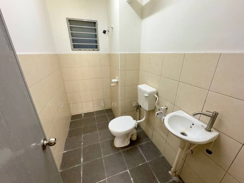 Pangsapuri untuk Dijual di Gapura Bayu - Aqillah Razali - Bathroom - PropertyGuru.com.my