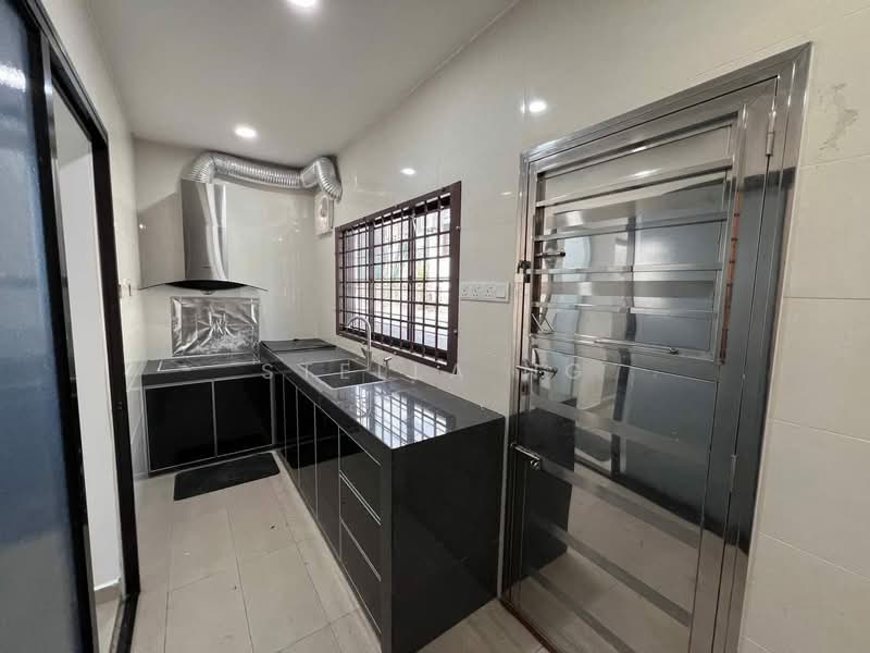 1-storey Terraced House for Rent in Taman Ungku Tun Aminah (Skudai) - Stella Ng - Kitchen - PropertyGuru.com.my