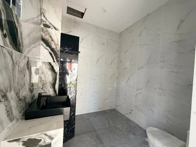 Semi-Detached House for Sale in Bandar Uda Utama (Johor Bahru) - Jia En Lee - Bathroom - PropertyGuru.com.my