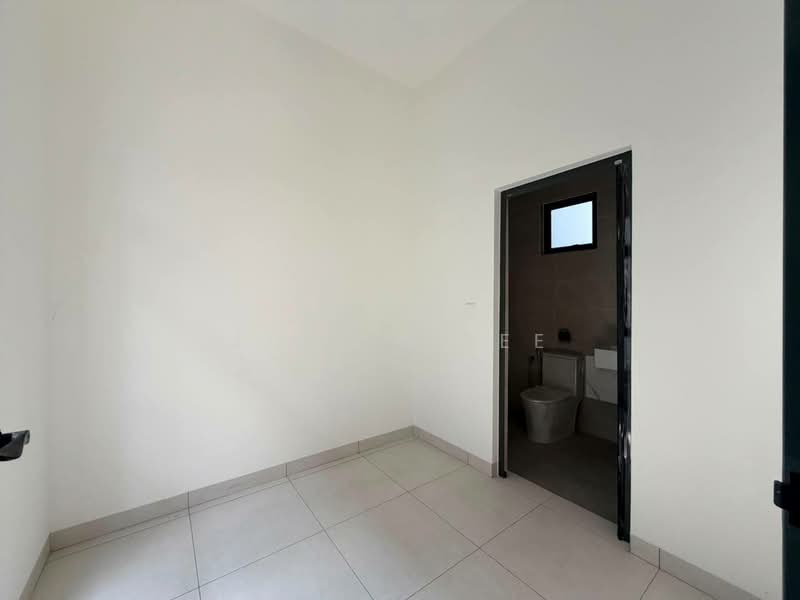 Semi-Detached House for Sale in Bandar Uda Utama (Johor Bahru) - Jia En Lee - Bathroom - PropertyGuru.com.my