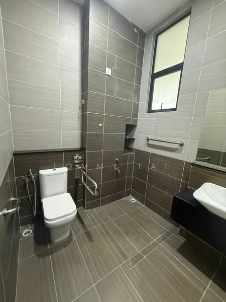 Rumah Berkembar untuk Dijual di Taman Gaya (Ulu Tiram) - Tommy Tai - Bathroom - PropertyGuru.com.my