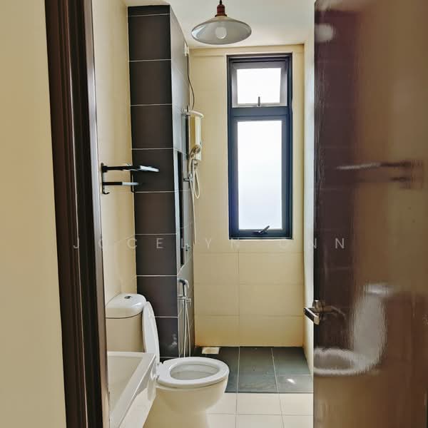 Service Residence for Sale at 8Scape Residence @ Sutera - Jocelyn Onn - Bathroom - PropertyGuru.com.my