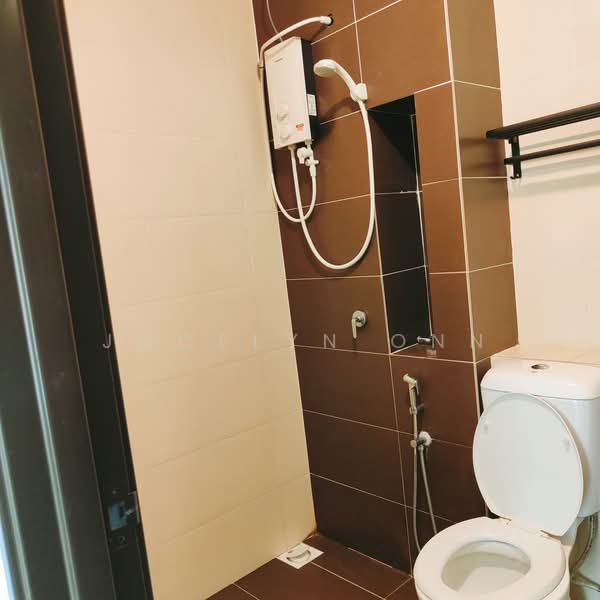 Service Residence for Sale at 8Scape Residence @ Sutera - Jocelyn Onn - Bathroom - PropertyGuru.com.my