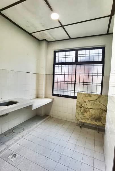 2-storey Terraced House for Sale in Taman Pelangi Indah (Ulu Tiram) - Jordan Wong - Kitchen - PropertyGuru.com.my