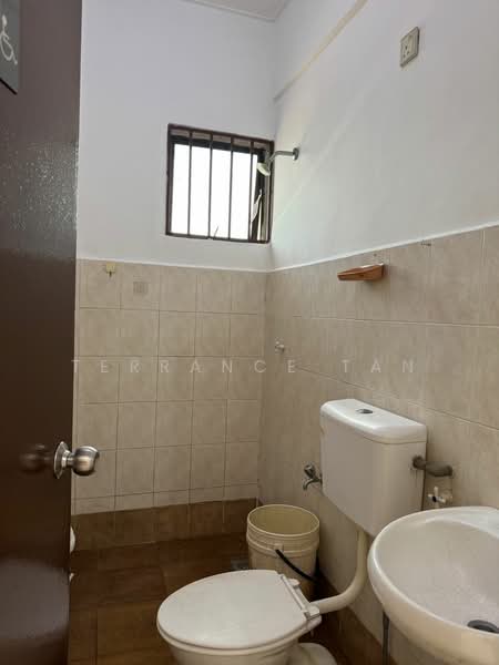 Pangsapuri untuk Disewa di Prima Bayu Apartment - Terrance Tan - Bathroom - PropertyGuru.com.my
