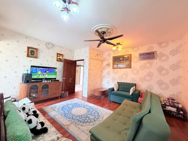 Pangsapuri untuk Dijual di Pangsapuri Sri Baiduri - Syazue Wanie - Living Room - PropertyGuru.com.my