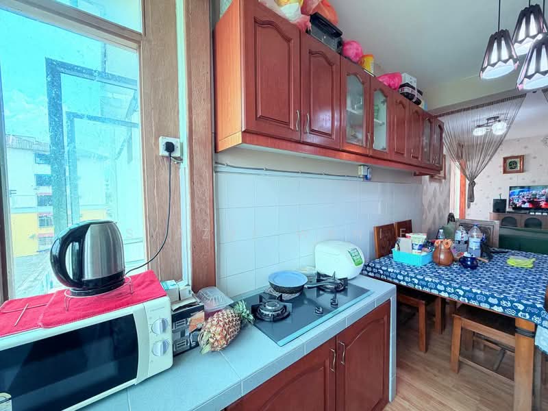 Pangsapuri untuk Dijual di Pangsapuri Sri Baiduri - Syazue Wanie - Kitchen - PropertyGuru.com.my