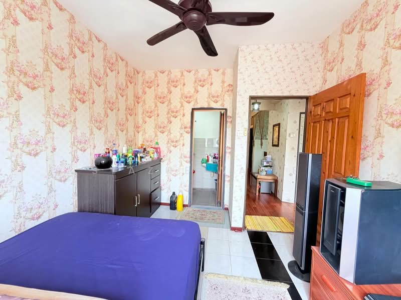 Pangsapuri untuk Dijual di Pangsapuri Sri Baiduri - Syazue Wanie - Bedroom - PropertyGuru.com.my
