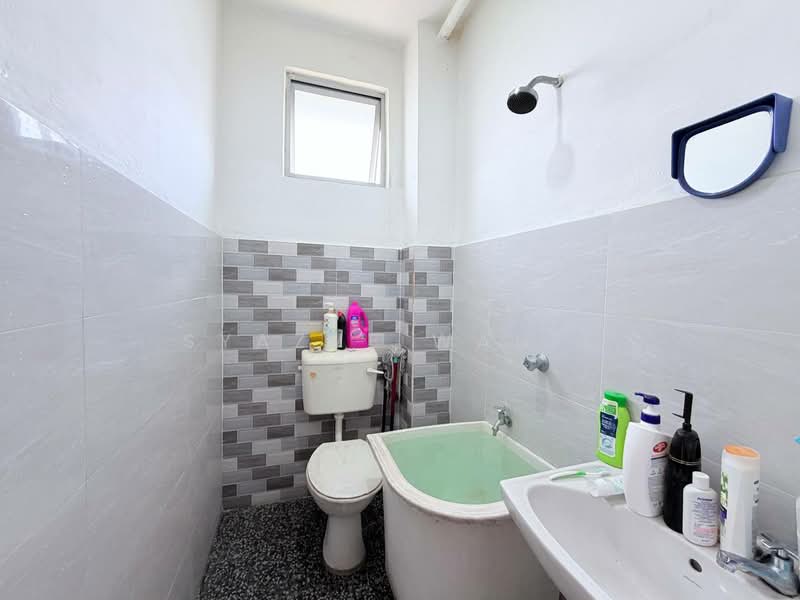 Pangsapuri untuk Dijual di Pangsapuri Sri Baiduri - Syazue Wanie - Bathroom - PropertyGuru.com.my