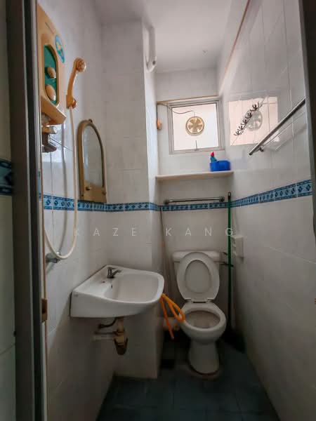 Condominium for Rent at Azuria Condominium - Kaze Kang - PropertyGuru.com.my