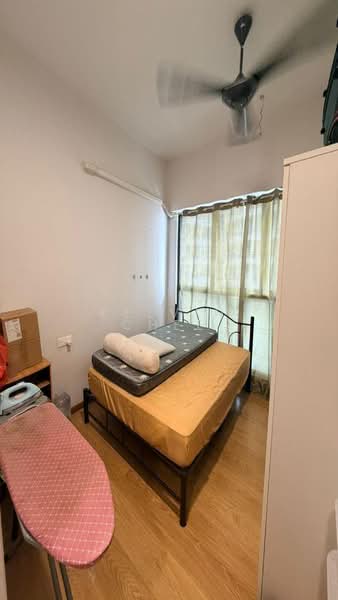 Kondominium untuk Dijual di Bay Laurel @ Country Garden Danga Bay - Kelvin Chee - Bedroom - PropertyGuru.com.my