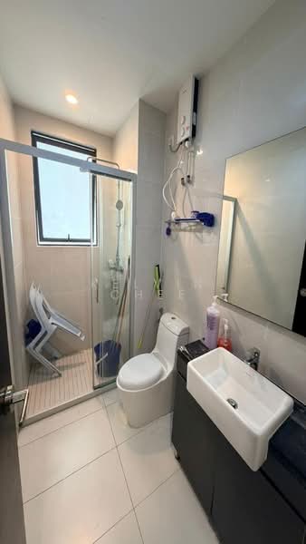Kondominium untuk Dijual di Bay Laurel @ Country Garden Danga Bay - Kelvin Chee - Bathroom - PropertyGuru.com.my