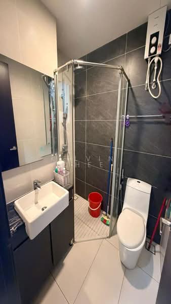 Kondominium untuk Dijual di Bay Laurel @ Country Garden Danga Bay - Kelvin Chee - Bathroom - PropertyGuru.com.my