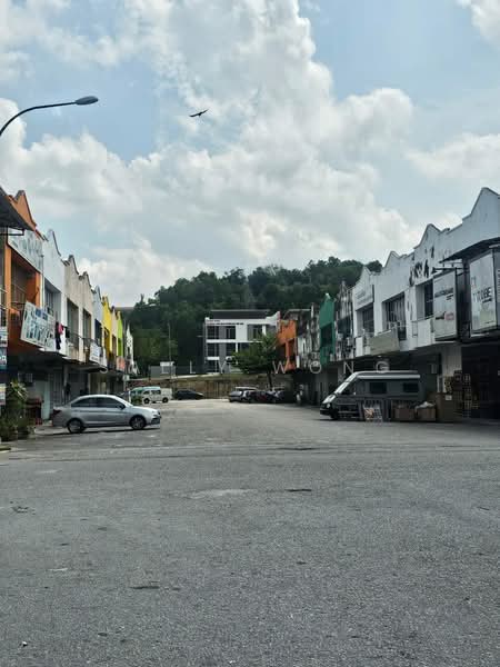 Kilang untuk Dijual di Taman Perindustrian Bukit Serdang (Seri Kembangan) - Sally Wong - Exterior - PropertyGuru.com.my