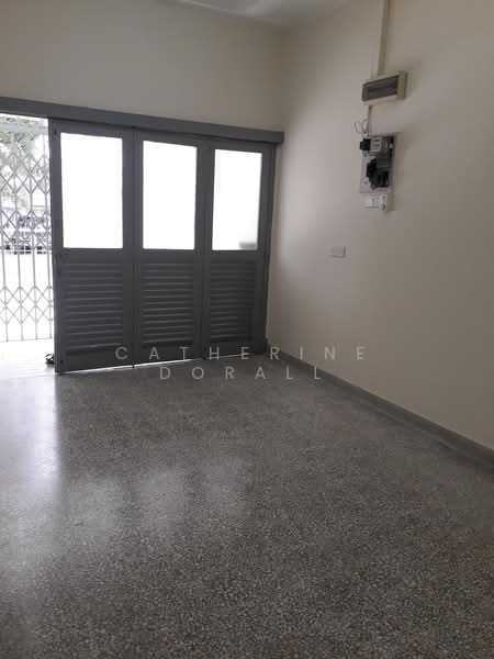 Rumah Teres 1 Tingkat untuk Dijual di Sea Park (Petaling Jaya) - Catherine Dorall - Living - PropertyGuru.com.my