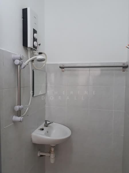 Rumah Teres 1 Tingkat untuk Dijual di Sea Park (Petaling Jaya) - Catherine Dorall - Bathroom - PropertyGuru.com.my