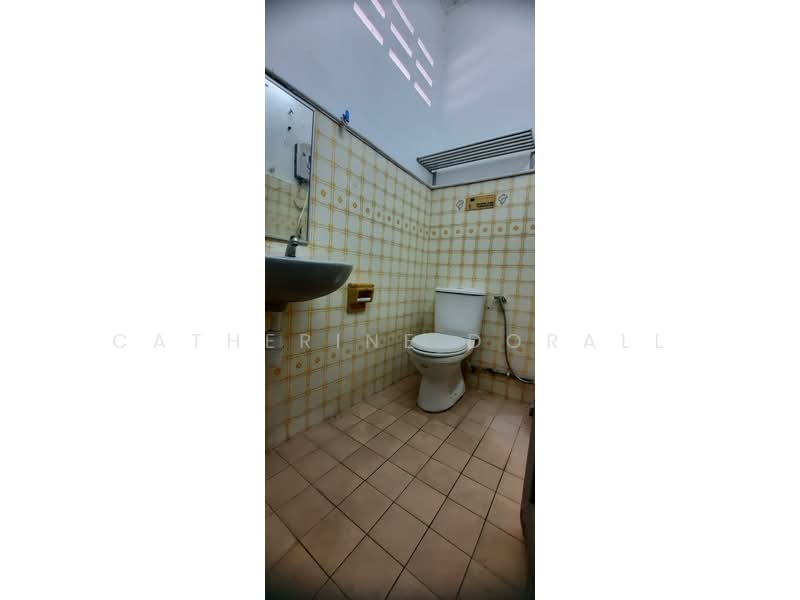 Rumah Teres 1 Tingkat untuk Dijual di Sea Park (Petaling Jaya) - Catherine Dorall - Bathroom - PropertyGuru.com.my