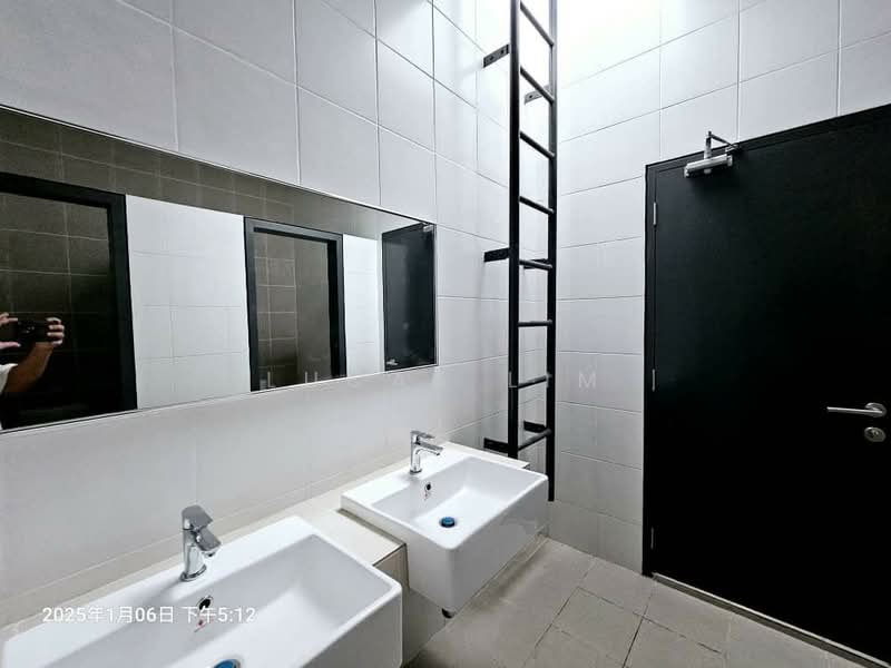 Detached Factory for Sale in i8 Bukit Raja Industrial Park (Klang) - Lucas Lim - Bathroom - PropertyGuru.com.my