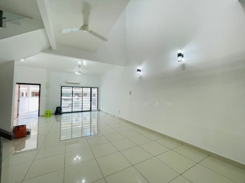 Rumah Teres untuk Disewa di 16 Sierra (Puchong) - Grace Tham - Living Room - PropertyGuru.com.my