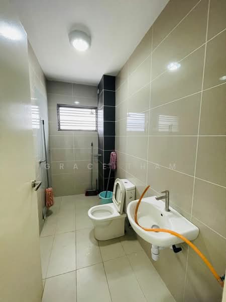 Rumah Teres untuk Disewa di 16 Sierra (Puchong) - Grace Tham - Bathroom - PropertyGuru.com.my