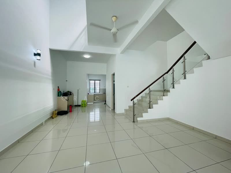 Rumah Teres untuk Disewa di 16 Sierra (Puchong) - Grace Tham - Living Room - PropertyGuru.com.my