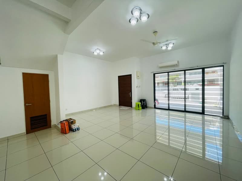 Rumah Teres untuk Disewa di 16 Sierra (Puchong) - Grace Tham - Living Room - PropertyGuru.com.my