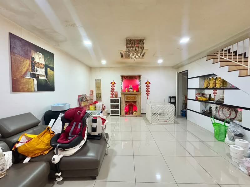 Rumah Teres 3 Tingkat untuk Dijual di Taman Titi Heights (Balik Pulau) - Kelvin Toh - Living Room - PropertyGuru.com.my