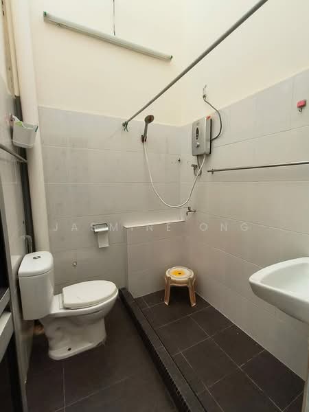 Rumah Teres untuk Dijual di Taman Sri Segambut (Segambut) - Jasmine Ong - Bathroom - PropertyGuru.com.my