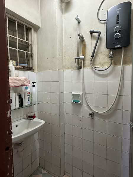 Pangsapuri untuk Dijual di Sri Anggerik 2 - Alan Yeoh - Bathroom - PropertyGuru.com.my