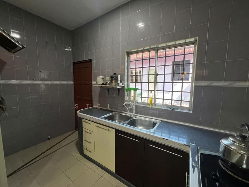 1-storey Terraced House for Sale in Taman Desa (Kulai) - Stella Ng - Kitchen - PropertyGuru.com.my