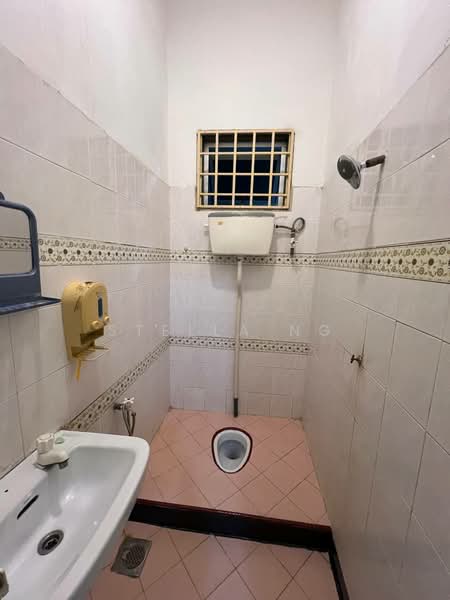 1-storey Terraced House for Sale in Taman Desa (Kulai) - Stella Ng - Bathroom - PropertyGuru.com.my
