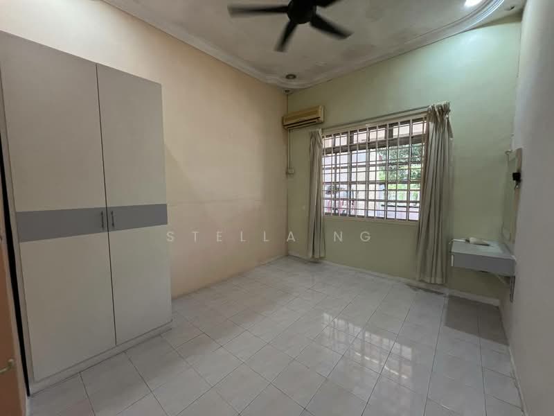 1-storey Terraced House for Sale in Taman Desa (Kulai) - Stella Ng - Bedroom - PropertyGuru.com.my