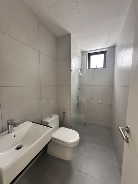Kediaman Servis untuk Dijual di Laurel Residence - Zac Zairi - Bathroom - PropertyGuru.com.my