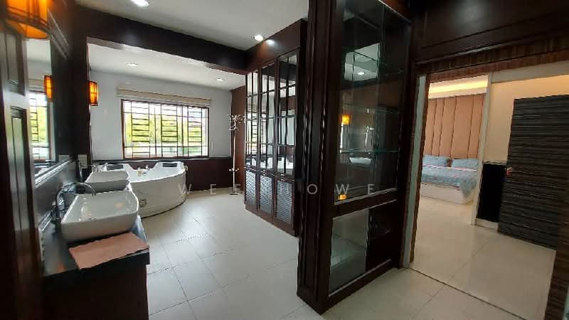 Rumah Banglo untuk Dijual di Taman Bukit Kempas (Tampoi) - Wee Howe - Bathroom - PropertyGuru.com.my