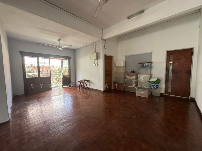 Bungalow for Sale in Kuala Lumpur (Kuala Lumpur) - Syukor Hartanah - Living Room - PropertyGuru.com.my