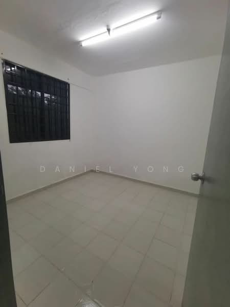 Flat for Sale at Flat Taman Ungku Tun Aminah - Daniel Yong - Interior - PropertyGuru.com.my