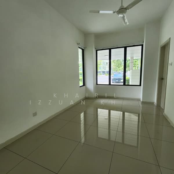 Townhouse for Rent in Shah Alam (Selangor) - Khairil Izzuan Khairuddin - Living Room - PropertyGuru.com.my