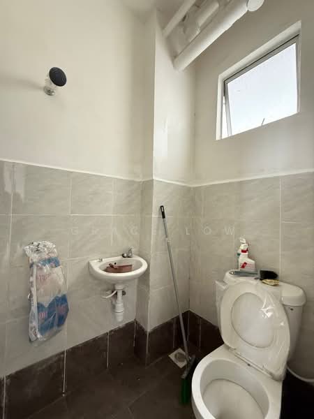 Pangsapuri untuk Disewa di Seri Molek Perdana - Grace Low - Bathroom - PropertyGuru.com.my