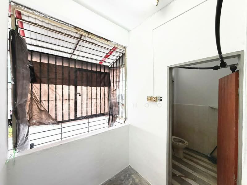Rumah Flat untuk Dijual di Taman Terubong Jaya - Jen Choo - Bathroom - PropertyGuru.com.my