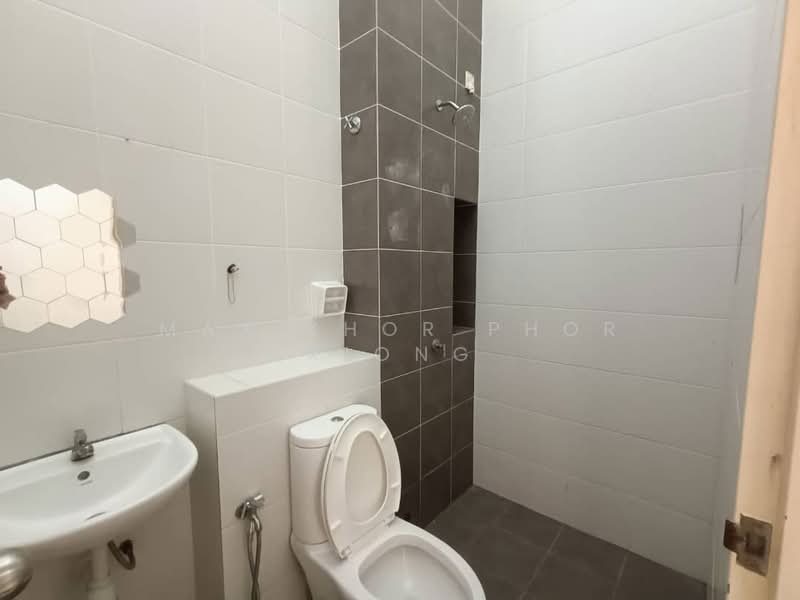 Rumah Teres 2 Tingkat untuk Disewa di Seksyen U13 (Setia Alam) - Max Khor Phor xiong - Bathroom - PropertyGuru.com.my