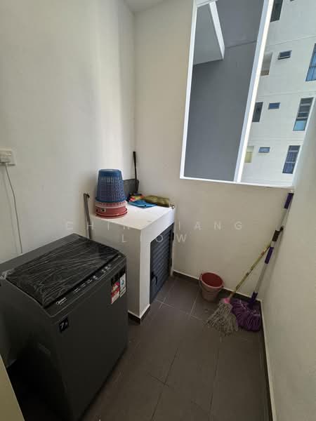 Servis Apartment untuk Dijual di Atlantis Residences (Pangsapuri Atlantis Kota Syahbandar) - Chin Siang Liow - Balcony - PropertyGuru.com.my