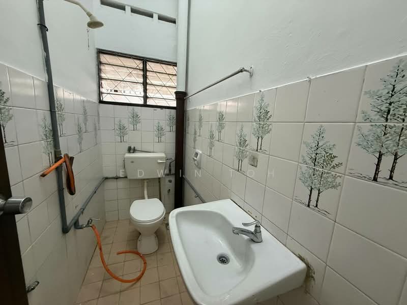 2-storey Terraced House for Sale in Taman Suria (Johor Bahru) - Edwin Toh - Bathroom - PropertyGuru.com.my
