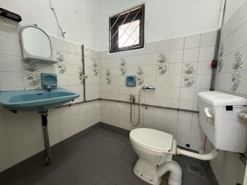 2-storey Terraced House for Sale in Taman Suria (Johor Bahru) - Edwin Toh - Bathroom - PropertyGuru.com.my