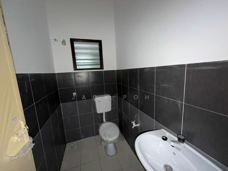 1-storey Terraced House for Sale in Hulu Kinta (Perak) - Jack Poh - Bathroom - PropertyGuru.com.my