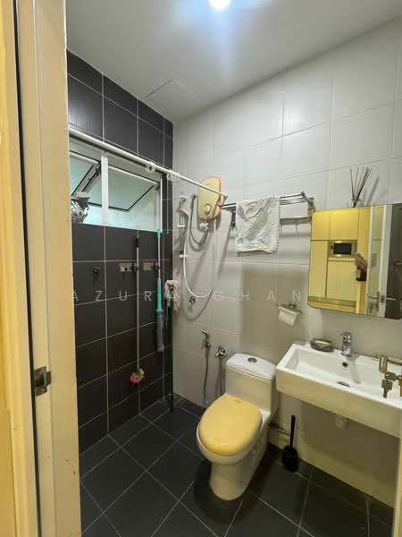 Rumah Teres 2-Tingkat untuk Dijual di Teluk Kumbar (Penang) - Azura Ghani - Bathroom - PropertyGuru.com.my