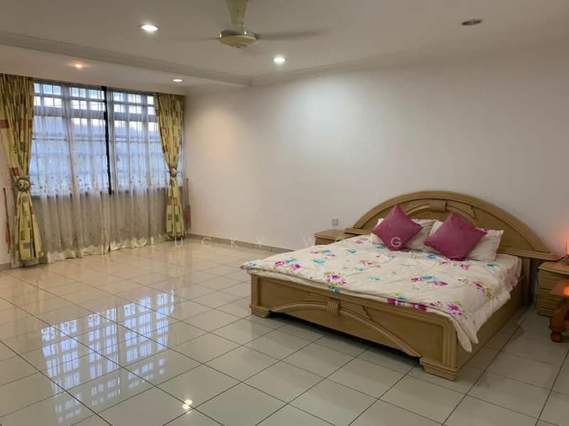 Rumah Berkembar untuk Disewa di Sungai Long (Bandar Sungai Long) - Lucky Wong - Bedroom - PropertyGuru.com.my