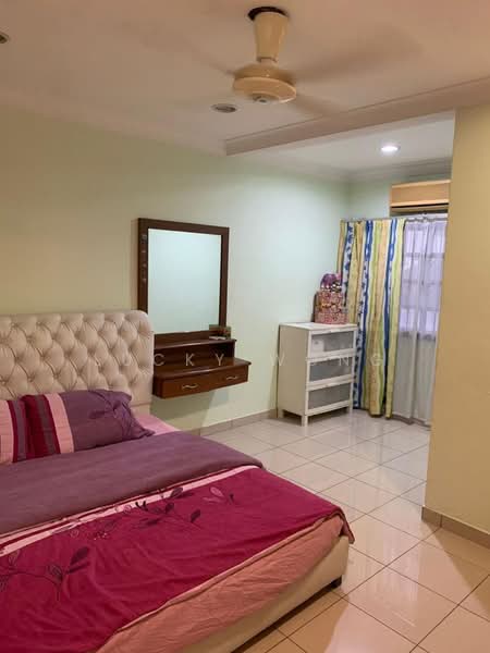 Rumah Berkembar untuk Disewa di Sungai Long (Bandar Sungai Long) - Lucky Wong - Bedroom - PropertyGuru.com.my