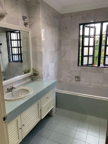 Rumah Berkembar untuk Disewa di Sungai Long (Bandar Sungai Long) - Lucky Wong - Bathroom - PropertyGuru.com.my