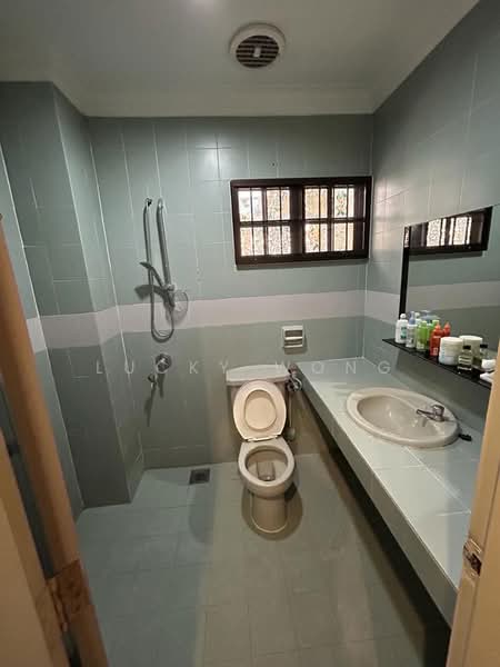 Rumah Berkembar untuk Disewa di Sungai Long (Bandar Sungai Long) - Lucky Wong - Bathroom - PropertyGuru.com.my