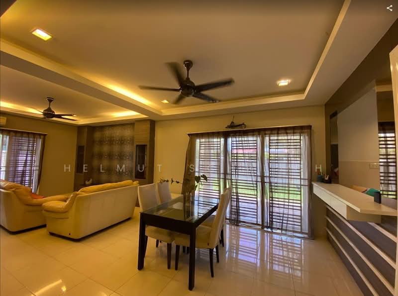 Rumah Teres 2 Tingkat untuk Disewa di Seri Kembangan (Selangor) - Helmut Schleich - Living Room - PropertyGuru.com.my